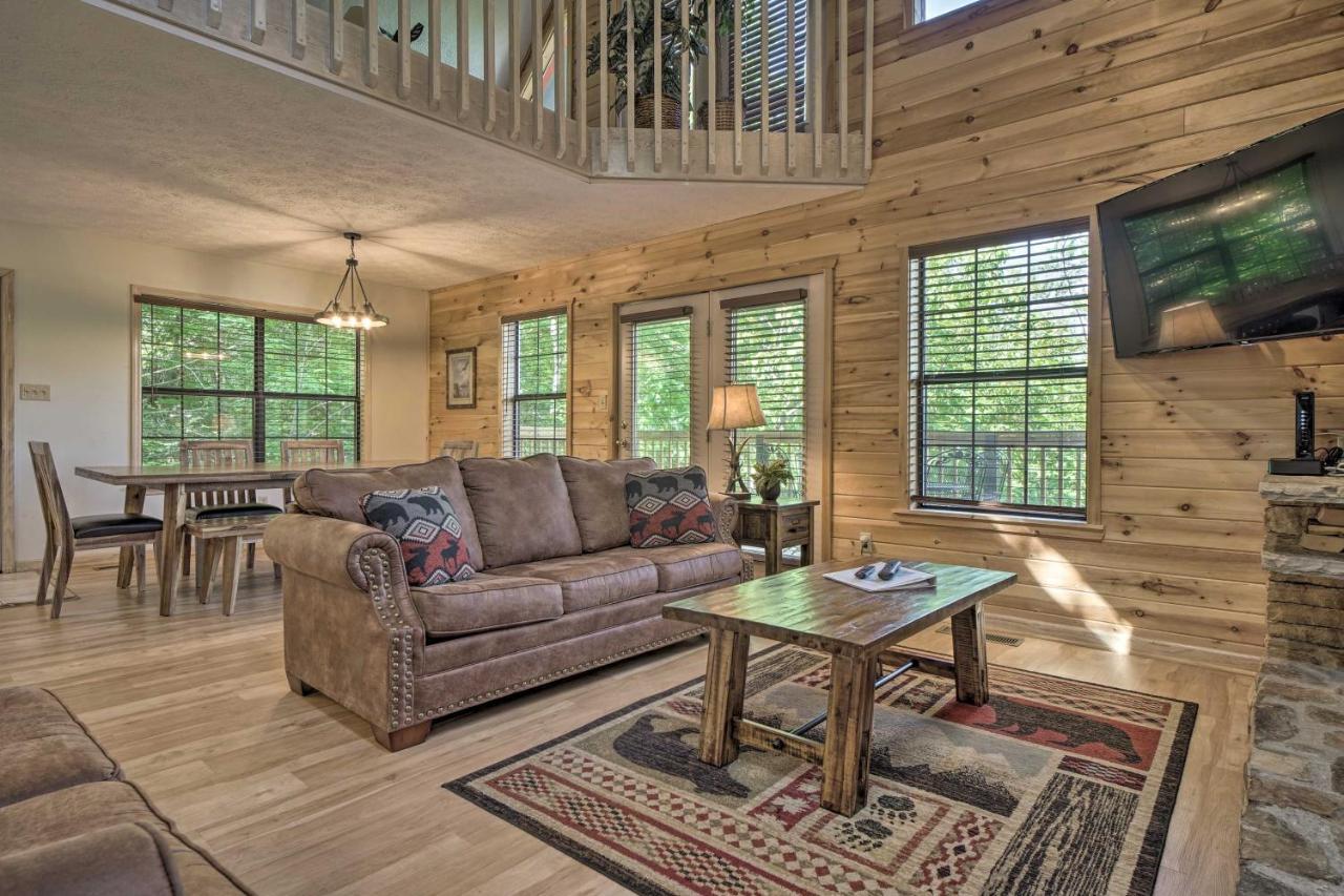 Rustic Pigeon Forge Home With Private Hot Tub! Ngoại thất bức ảnh