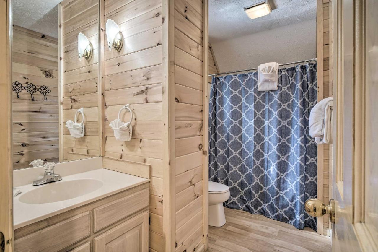 Rustic Pigeon Forge Home With Private Hot Tub! Ngoại thất bức ảnh
